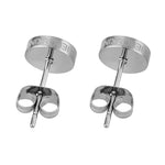 Die LIEBESKIND BERLIN Ohrstecker - The Iconic Geometric von Liebeskind Berlin sind runde, flache Ohrstecker mit Schmetterlingsverschluss aus Edelstahl und seitlichen Gravuren für ein minimalistisches Design.