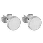 LIEBESKIND BERLIN Ohrstecker - Der ikonische Geometrische: Runde Edelstahl-Ohrstecker mit gebürstetem Finish, eingraviertem Liebeskind Berlin am Rand und einem stilvollen, minimalistischen Design.