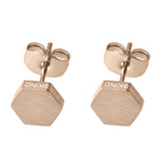 LIEBESKIND BERLIN Ohrstecker - Der ikonische Geometrische: Sechseckige Ohrstecker aus Roségold mit gebürstetem Finish und SKIND-Gravur an den Seiten von Liebeskind Berlin.