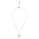 Liebeskind Berlin Halskette bestehend aus einer silbernen Ankerkette und einem silbernen Plaketten-Anhänger mit KeepLoving-Logo-Gravur; Produktbild