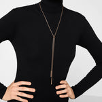 Liebeskind Berlin Halskette bestehend aus einer roségoldenen Y-Venezianerkette mit flexiblem Zugverschluss; Tragebild