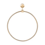 Ein goldenes Kropfband im eleganten Omega-Ketten-Stil mit einem runden Verschluss mit Gravur "Liebeskind Berlin" aus der Kollektion LIEBESKIND BERLIN Creole - The Retro One.