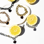 Liebeskind Berlin Armband - Chunky Heart; grobe Gliederkette mit Herzanhänger; Zusatzaufnahme mit dem gleichen Armband in verschiedenen Farben