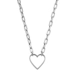 Liebeskind Berlin Halskette bestehend aus einer groben, silbernen Gliederkette und einem silbernen Herzanhänger; Produktbild
