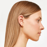 Liebeskind Berlin Ohrhänger Twisted; länglich, gedrehte Form in der Farbe Gold Tragebild