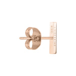 Der LIEBESKIND BERLIN Ohrstecker - The Minimalistic Basic von Liebeskind Berlin ist ein roségoldener Ohrstecker mit seitlicher Gravur "LIEBESKIND STEEL" auf weißem Grund - ein stilvolles Accessoire aus Edelstahl für den Alltag.