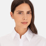 Liebeskind Berlin Ear Cuff mit einer Kette für einen beliebigen Stecker, in der Farbe schwarz; Tragebild