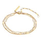 Das LIEBESKIND BERLIN Set - Gold Everyday Layering von Liebeskind Berlin besteht aus einer zarten goldenen Lagenkette mit strukturierten Gliedern und einem eingravierten Anhänger, ideal zum Stapeln oder zum Kombinieren in einem schicken Armband-Layer-Look.