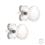 Die LIEBESKIND BERLIN Ohrstecker aus der Gold Collection von Liebeskind Berlin verleihen jedem Outfit einen schicken Ear Candy Look, hier rund mit gravierten Rändern auf weißem Grund.