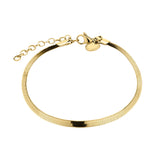 Das LIEBESKIND BERLIN Set - Golden Basic besteht aus einem dünnen goldenen Kettenarmband mit Karabinerverschluss und verstellbarer Verlängerung, das sich ideal mit Ihrer Liebeskind Berlin Uhr oder als Teil eines schicken Accessoire-Sets kombinieren lässt. Abgebildet auf weißem Hintergrund.
