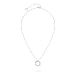 Liebeskind Berlin Halskette bestehend aus einer silbernen Ankerkette und einem silbernen, runden Anhänger mit 3D Schriftzug; Produktbild