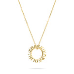 Liebeskind Berlin Halskette bestehend aus einer goldenen Ankerkette und einem goldenen, runden Anhänger mit 3D Schriftzug; Produktbild