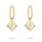 Liebeskind Berlin Ohrhänger in der Farbe gold, mit einem drehbaren Anhänger mit graviertem Logo auf der einen und graviertem Logoschriftzug auf der anderen Seite; Produktbild