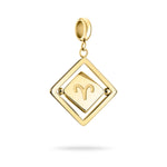 Goldener Liebeskind Berlin Charm mit drehbarem Plättchen, graviertem Widder-Zodiac-Symbol auf der einen und Logoschriftzug auf der anderen Seite; Produktbild