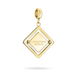 Goldener Liebeskind Berlin Charm mit drehbarem Plättchen, graviertem Widder-Zodiac-Symbol auf der einen und Logoschriftzug auf der anderen Seite; Produktbild