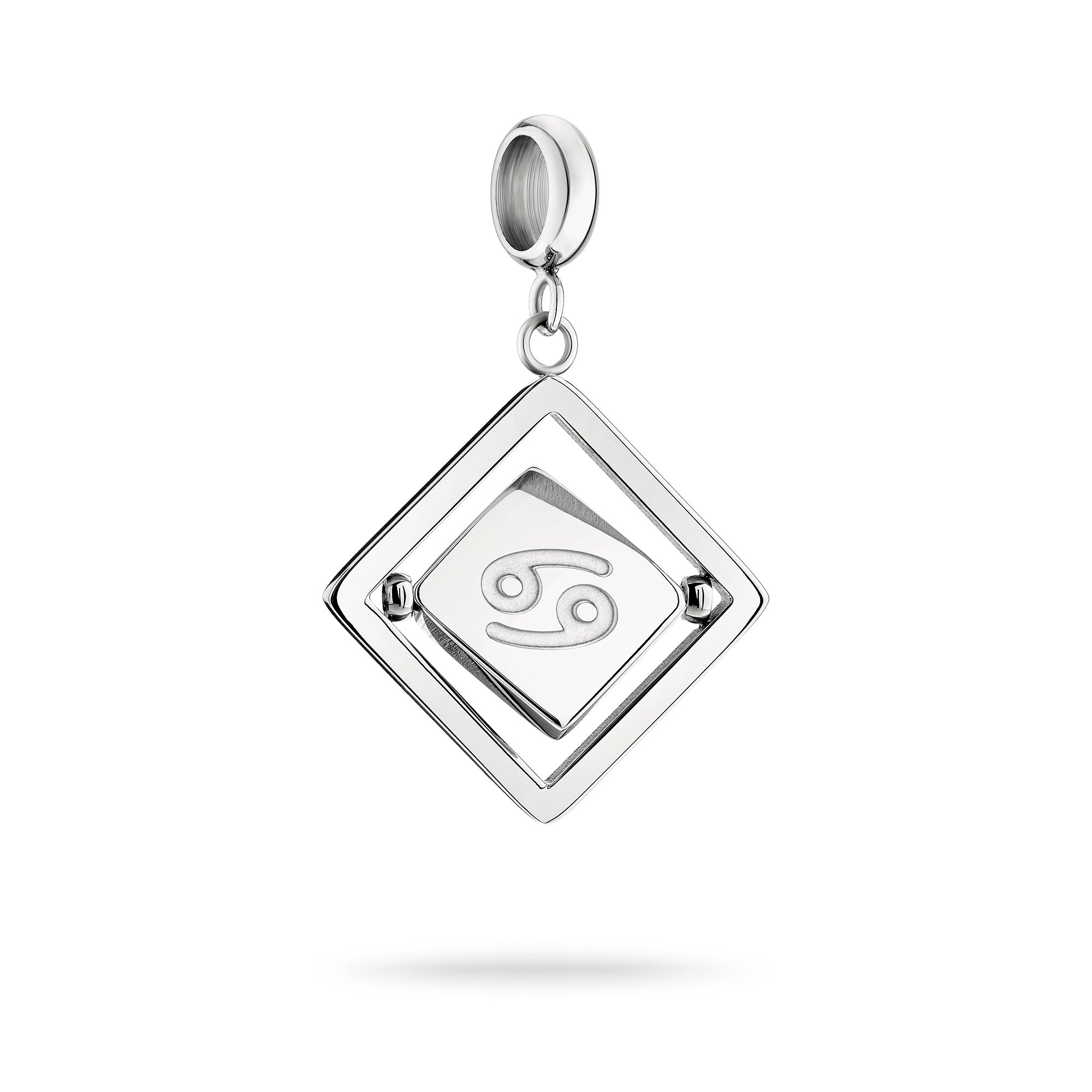 Silberner Liebeskind Berlin Charm mit drehbarem Plättchen, graviertem Krebs-Zodiac-Symbol auf der einen und Logoschriftzug auf der anderen Seite; Produktbild