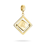 Goldener Liebeskind Berlin Charm mit drehbarem Plättchen, graviertem Löwe-Zodiac-Symbol auf der einen und Logoschriftzug auf der anderen Seite; Produktbild