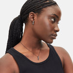 Schwarze Liebeskind Berlin Creole in mini Link Form mit Zirkoniadetails; Tragebild