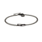 Liebeskind Berlin Armband bestehend einer schwarzen, doppelten Ankerkette und einem mini Link Anhänger mit Zirkoniadetail; Produktbild