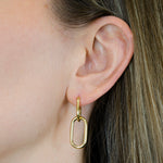 Nahaufnahme des Ohres einer Frau, die LIEBESKIND BERLIN Ohrhänger - The Must-Have by Liebeskind Berlin trägt, ein zeitloses Accessoire mit hellbraunem Haar, das rechts zu sehen ist.