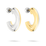 Ein Paar LIEBESKIND BERLIN Creole - The Basic Bicolor Creolen von Liebeskind Berlin, bestehend aus einem silbernen und einem goldenen Ohrring aus hochwertigem Edelstahl, auf weißem Grund.