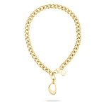 Die LIEBESKIND BERLIN Halskette - The Organic von Liebeskind Berlin besteht aus einer goldenen Panzerkette mit einem tropfenförmigen Anhänger und kleinen runden Anhängern, die aus Edelstahl gefertigt sind und auf einem weißen Hintergrund gezeigt werden.