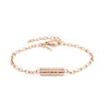Das LIEBESKIND BERLIN Armband - Love Lock von Liebeskind Berlin ist ein elegantes roségoldenes Kettenarmband mit graviertem Steg und verstellbarem Verschluss - perfekt als romantisches Geschenk für einen besonderen Menschen.
