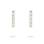 Die LIEBESKIND BERLIN Creole - Sparkling Link Gold-Ohrstecker von Liebeskind Berlin sind mit je vier rechteckigen Zirkoniasteinen auf weißem Grund besetzt.