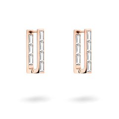 Die LIEBESKIND BERLIN Creole - Sparkling Link Ohrringe von Liebeskind Berlin in Roségold mit vertikalen Reihen funkelnder Zirkonia-Steine, präsentiert auf weißem Hintergrund.