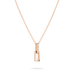 Die LIEBESKIND BERLIN Halskette - The Festive Mini Link Sparkle mit einer roségoldenen Kette und einem modernen geometrischen Anhänger mit Zirkonia im Baguetteschliff bietet eleganten Stil von Liebeskind Berlin.