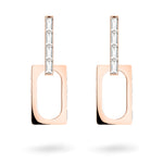Die LIEBESKIND BERLIN Creole - Sparkle Link Ohrringe von Liebeskind Berlin sind rechteckige, offene Creolen aus Roségold mit vertikalen Steinen im Baguetteschliff - die perfekten Zirkonia Ohrhänger für jeden eleganten Look.
