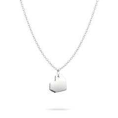 Die LIEBESKIND BERLIN Halskette - Urban Heart von Liebeskind Berlin präsentiert sich mit einem geometrischen Herzanhänger und verkörpert zeitlose Eleganz auf schlichtem, weißem Hintergrund.