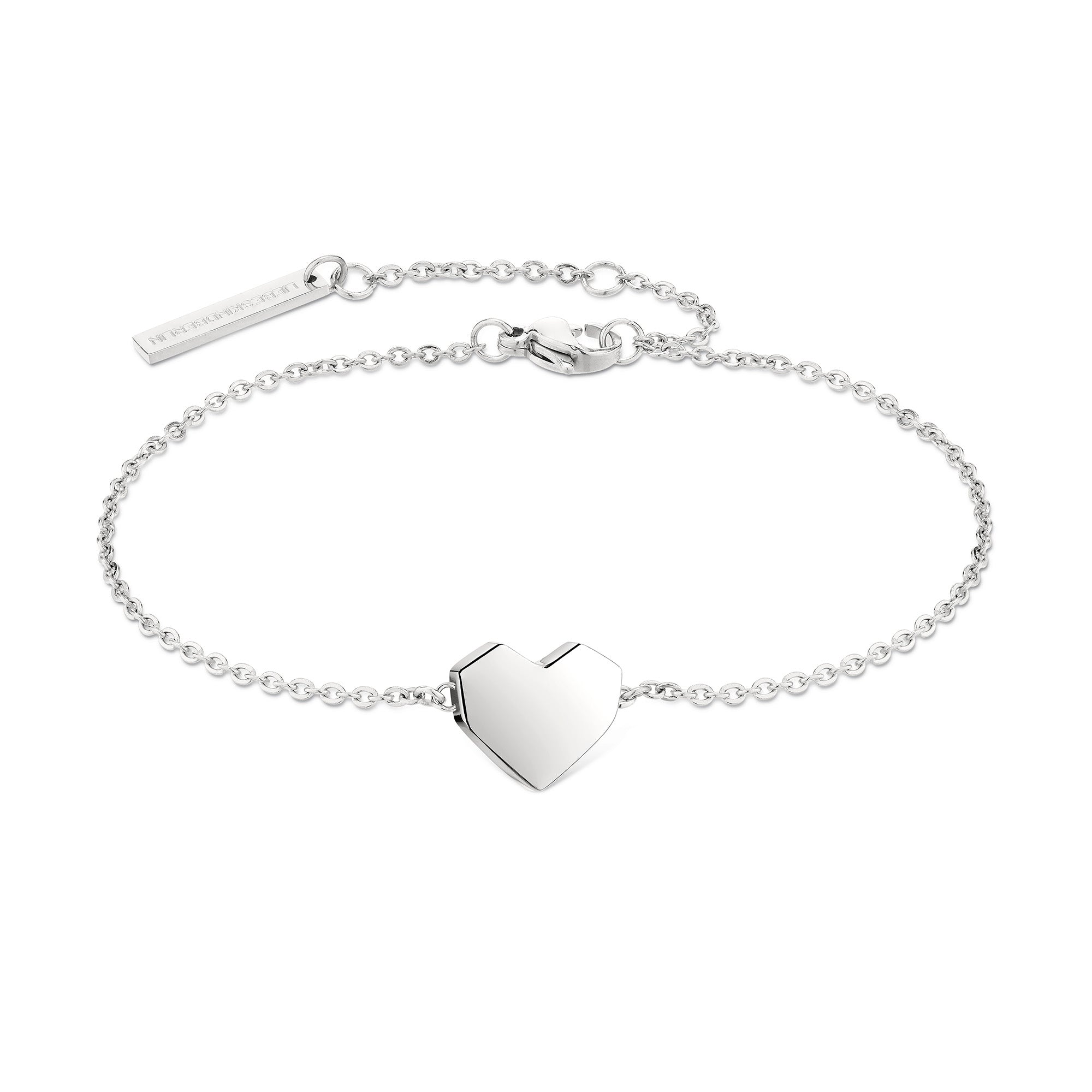 Das LIEBESKIND BERLIN Set - Lovely Basic Silver von Liebeskind Berlin besteht aus einem silbernen Kettenarmband mit Herz und Anhängern - ideal zum Kombinieren mit Ihrer Liebeskind Berlin oder einer anderen silbernen Uhr für einen eleganten Touch.
