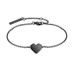 Das LIEBESKIND BERLIN Armband - Urban Heart von Liebeskind Berlin verfügt über eine elegante schwarze Kette mit einem polierten Herzanhänger und einem kleinen Anhänger am Verschluss - perfekt als stylisches Schmuck-Highlight für jedes Outfit.