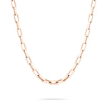 LIEBESKIND BERLIN Halskette - Urban Chic: Rosegoldene rechteckige Link-Halskette von Liebeskind Berlin, elegant auf weißem Hintergrund präsentiert.