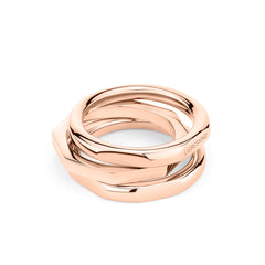 Der LIEBESKIND BERLIN Ring - Urban Chic in 54 von Liebeskind Berlin besteht aus drei ineinander verschlungenen Ringen aus poliertem Roségold, die jedem Outfit einen modernen, eleganten Touch verleihen.