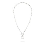 Die LIEBESKIND BERLIN Halskette - The T-Bar Plate von Liebeskind Berlin besteht aus länglichen Silbergliedern, einem kleinen sechseckigen Anhänger und einem modernen T-Bar-Verschluss, der auf weißem Hintergrund abgebildet ist.