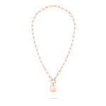 Die LIEBESKIND BERLIN Halskette - The T-Bar Plate von Liebeskind Berlin besteht aus roségoldenen, länglichen Gliedern und einem kleinen geometrischen Epoxy-Anhänger an einem stilvollen T-Bar-Verschluss.