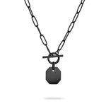 Die LIEBESKIND BERLIN Halskette - The T-Bar Plate von Liebeskind Berlin zeigt eine schwarze Kette, einen achteckigen Anhänger und einen trendigen T-Bar-Verschluss auf weißem Hintergrund.