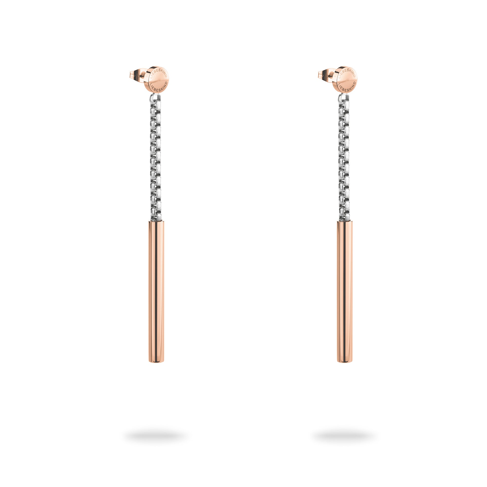 Liebeskind Berlin präsentiert The Everyday Combination: Ohrhänger aus Roségold und Silber mit Venezianer Kette - zeitloser Schmuck für jede Gelegenheit.