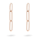 Der LIEBESKIND BERLIN Ohrhänger - Special Link von Liebeskind Berlin besteht aus drei länglichen, ineinandergreifenden Kettengliedern in Roségold, die einen modernen, eleganten Akzent für jeden Look setzen.