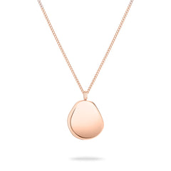 Die LIEBESKIND BERLIN Halskette - The Organic Pendant von Liebeskind Berlin besteht aus einem glatten, organisch geformten Anhänger aus Roségold an einer zarten, verstellbaren Edelstahlkette, die auf weißem Hintergrund abgebildet ist.