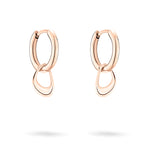 Die LIEBESKIND BERLIN Creole - Die Organic Creole Ohrringe von Liebeskind Berlin haben ein einzigartiges asymmetrisches Doppelring-Design in Roségold, perfekt als eleganter Schmuck Damen, gezeigt auf weißem Hintergrund.