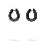 Ein Paar LIEBESKIND BERLIN Creole - The Organic Creole glänzend schwarze Creolen von Liebeskind Berlin mit einem klobigen, abgerundeten Edelstahl Schmuck Design auf weißem Hintergrund.