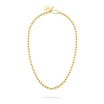 Die LIEBESKIND BERLIN Halskette - The Double Tag von Liebeskind Berlin ist goldfarben, besitzt ovale Glieder und einen runden Charm nahe dem Verschluss - elegant auf weißem Hintergrund präsentiert.