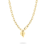 Die LIEBESKIND BERLIN Halskette - The Double Tag von Liebeskind Berlin besteht aus einer goldenen Kette mit großen Gliedern, einem runden Anhänger und einem vertikalen Balkenanhänger in der Mitte.