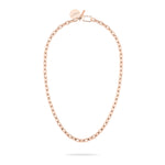 Die LIEBESKIND BERLIN Halskette "The Double Tag" von Liebeskind Berlin mit ovalen Gliedern und rundem Verschluss wird stilvoll als Schmuck auf weißem Hintergrund präsentiert.