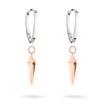 Die LIEBESKIND BERLIN Creole - The Pendulum besteht aus silbernen Reifen mit geometrischen Anhängern aus Roségold - ein auffälliges Trendschmuckstück aus der Liebeskind Berlin Ohrring-Kollektion, das auf weißem Hintergrund gezeigt wird.