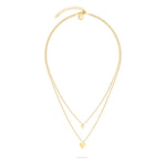 Die LIEBESKIND BERLIN Halskette - Layered Love von Liebeskind Berlin ist eine goldene Edelstahlkette mit zwei feinen Strängen: Einer trägt einen kleinen Kreis, der andere einen Herzanhänger.