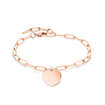 Das LIEBESKIND BERLIN Armband - My Heart von Liebeskind Berlin besteht aus länglichen, roségoldenen Gliedern und einem herzförmigen Anhänger in der Mitte, der aus elegantem Edelstahl gefertigt ist.